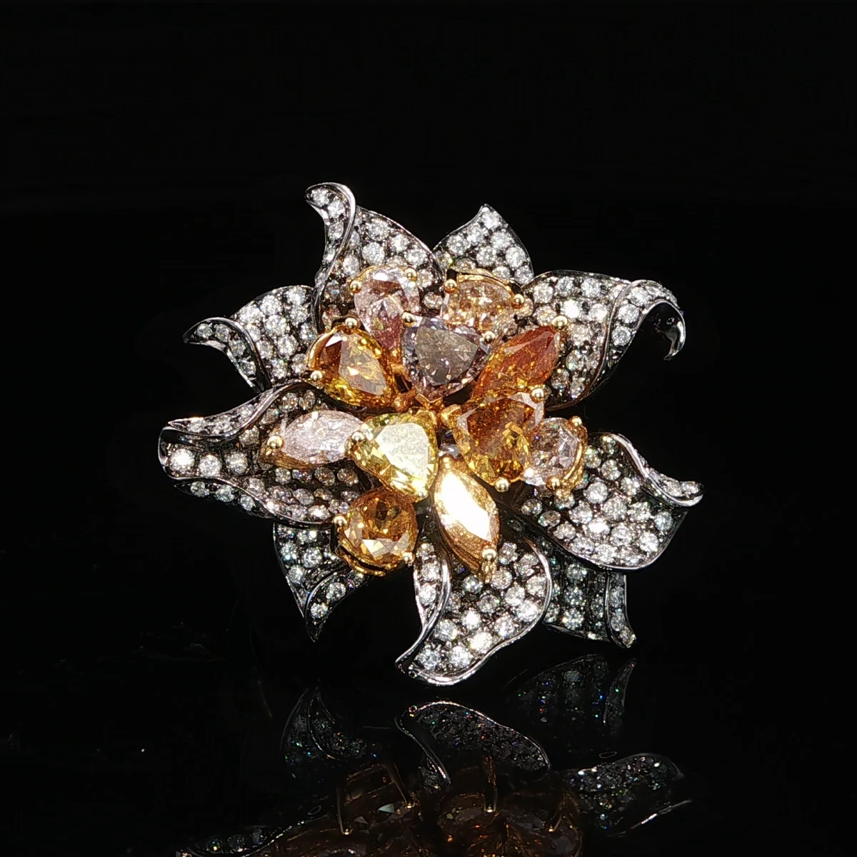 Fancy color diamond ring photo captured with GemSparkle