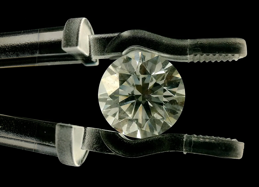 Capture details with precision.