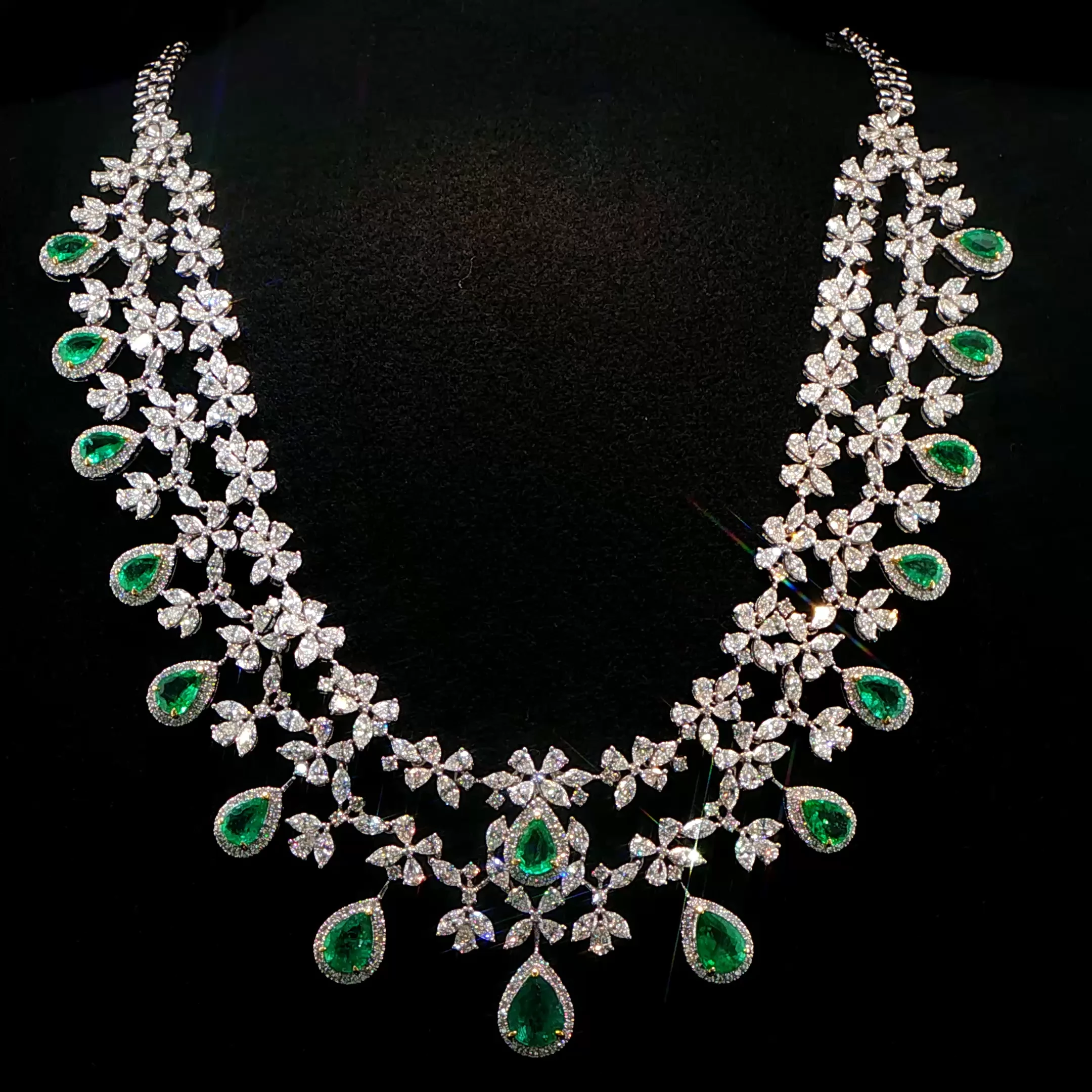Diamond necklace captured with GemSparkle
